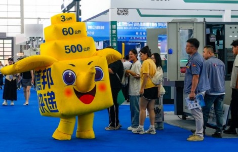 从展馆到工厂，德邦快递守护装备制造业的“运输脉搏”