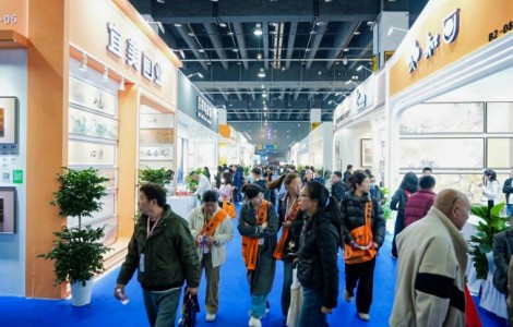 AI让装饰画“动”起来！义乌框画展驱动传统行业焕新蝶变